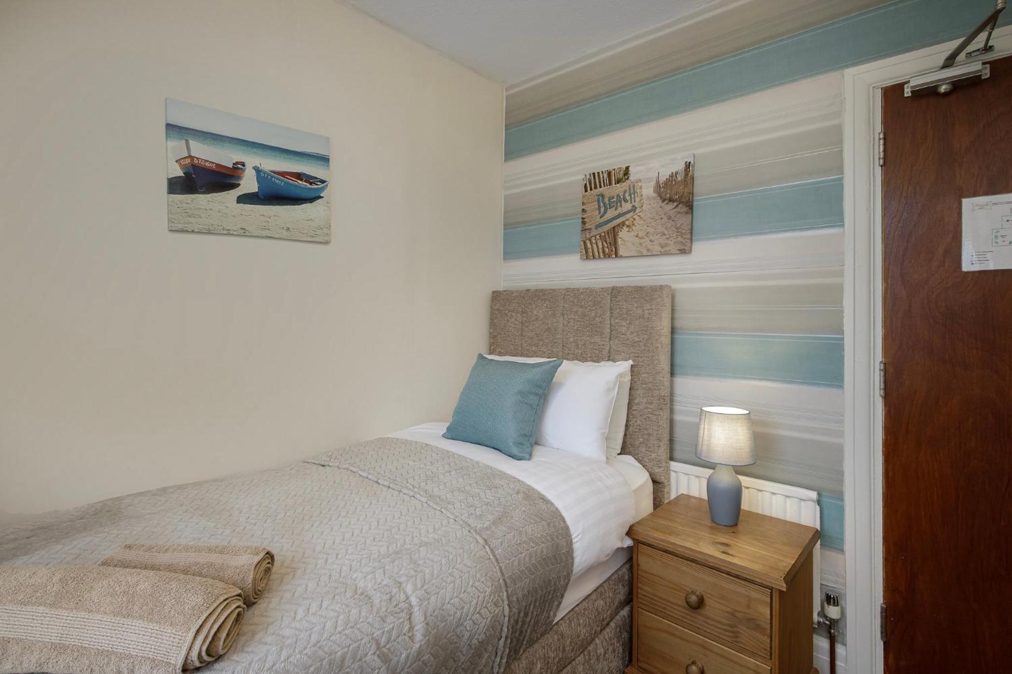 Arnside - Spacious 10-Bedroom Seaside Cottage Блэкпул Экстерьер фото
